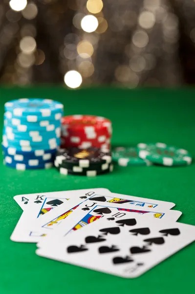 Close-up of American Roulette betting layout on grend303 showing inside/outside bet zones and chip denominations